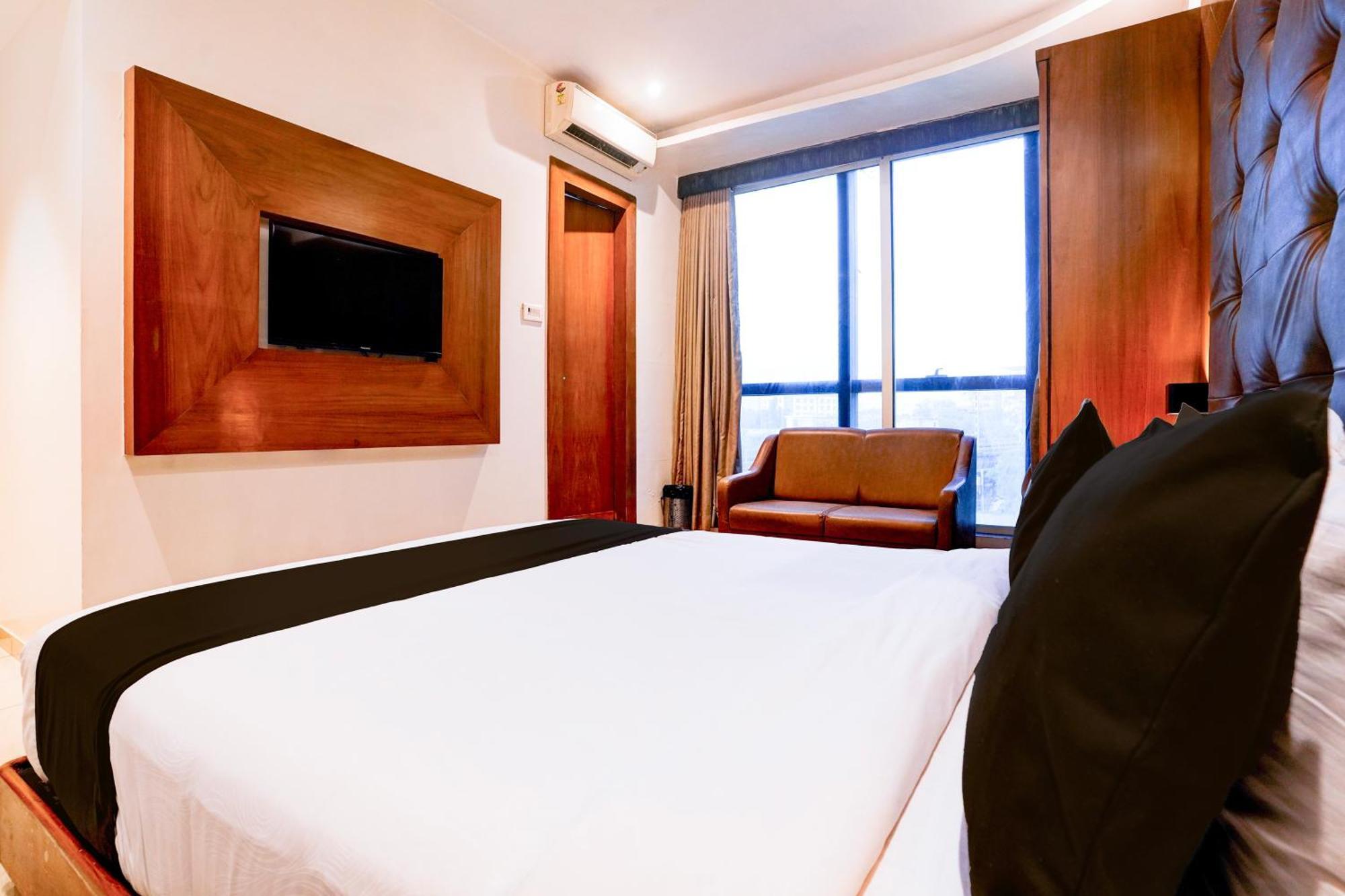 Super Townhouse Oak Times Square Le Western Мумбаи Экстерьер фото